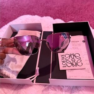 Loewe Signature LW40150U sunglasses